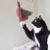 Kong Kattelegetøj Wubba Boa Teaser Drillepind 46 cm